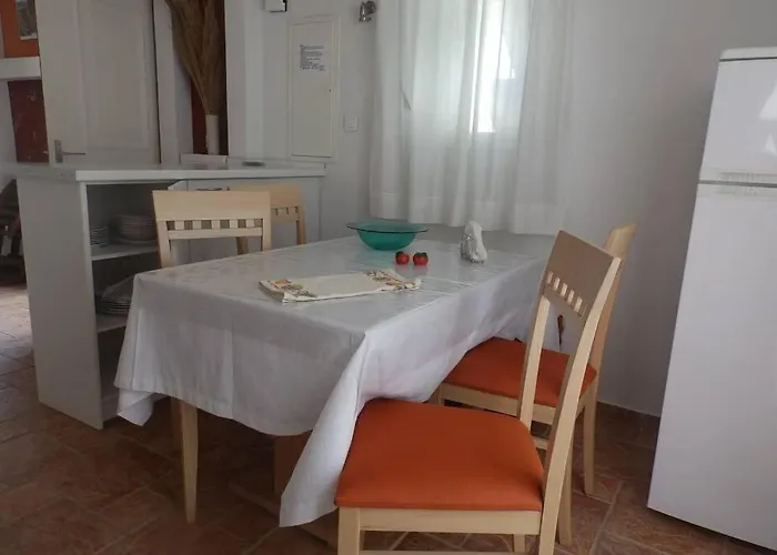 Mykonos Redocher * אורנוס